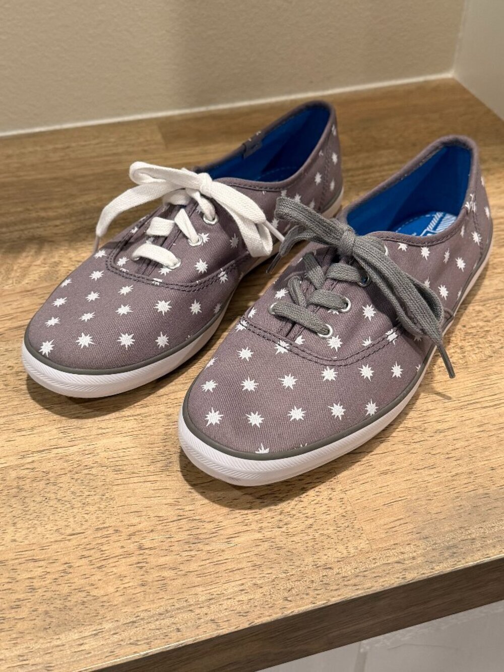 Keds Champion Gray & White Starburst Sneakers | Size 7 | Like New - Picture 2 of 11